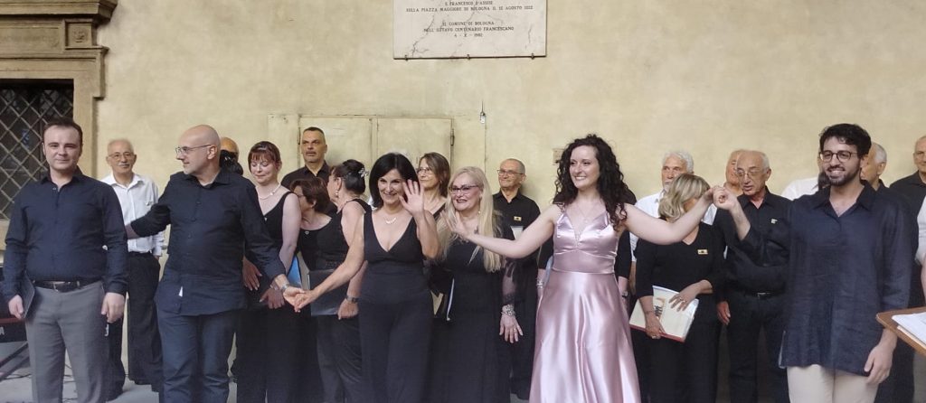 Un bel concerto di canto nel cortile di Palazzo d&rsquo;Accursio